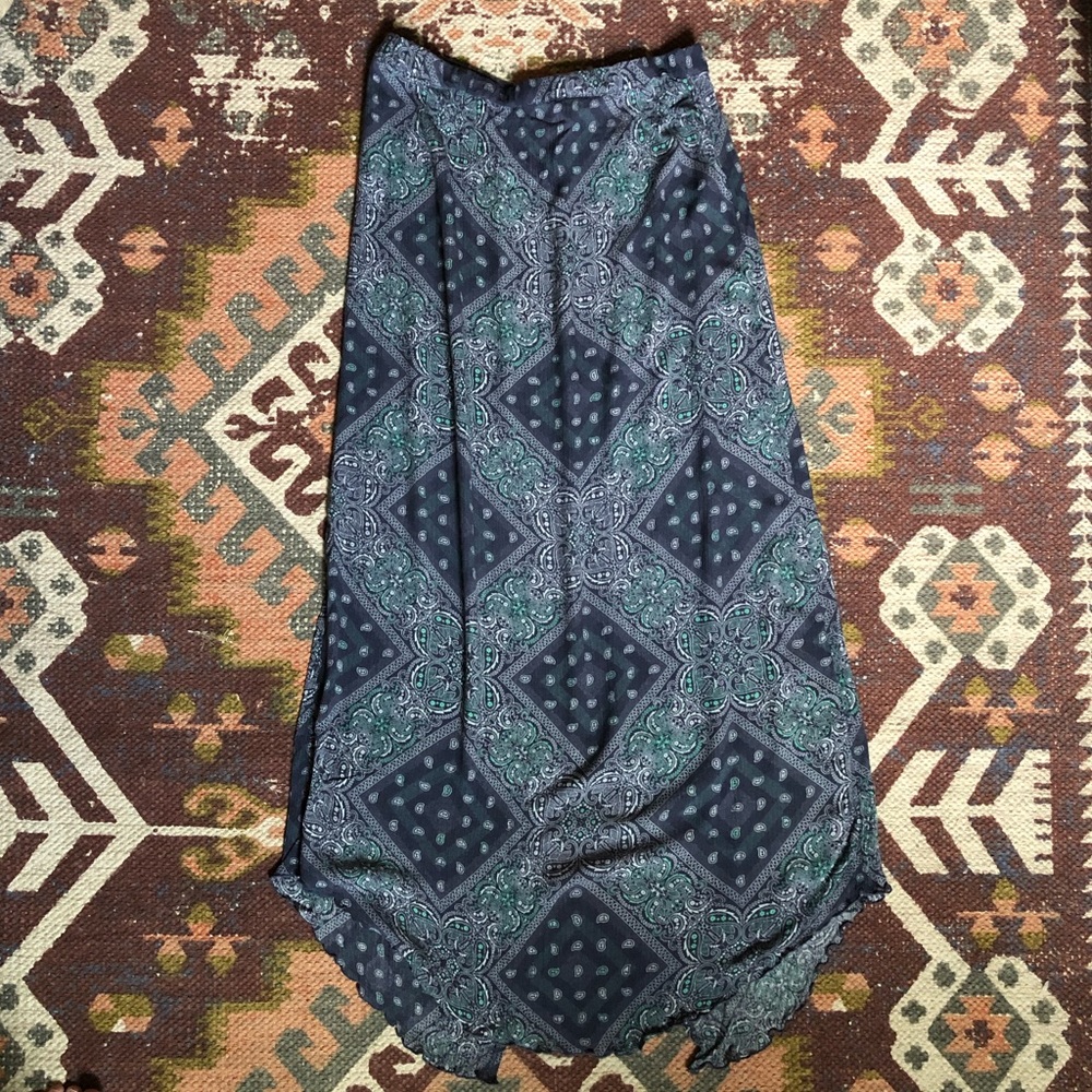 Volcom Paisley Style blue Maxi Skirt size medium but fits like 24/25